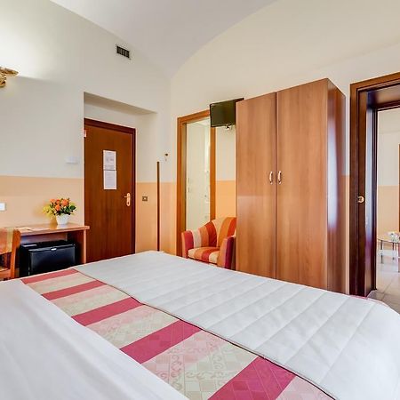 Domus Carmelitana Hotel Roma Ngoại thất bức ảnh