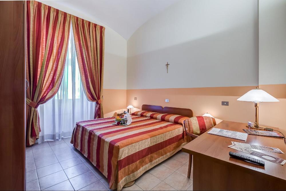 Domus Carmelitana Hotel Roma Ngoại thất bức ảnh