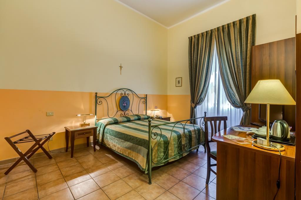 Domus Carmelitana Hotel Roma Ngoại thất bức ảnh
