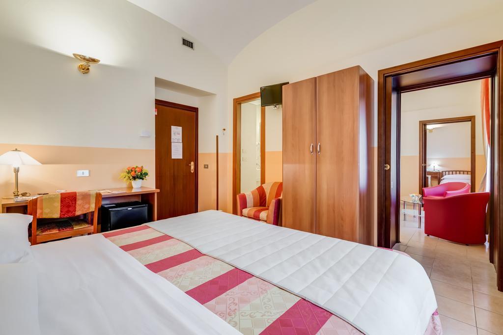 Domus Carmelitana Hotel Roma Ngoại thất bức ảnh