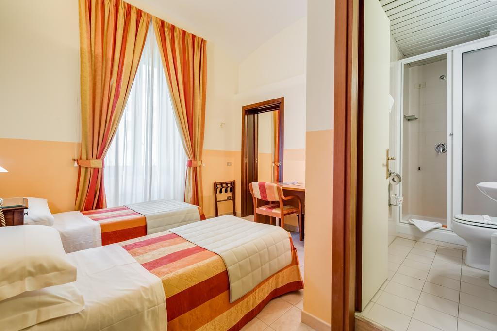 Domus Carmelitana Hotel Roma Ngoại thất bức ảnh