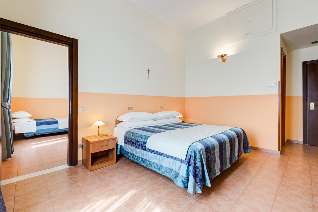 Domus Carmelitana Hotel Roma Ngoại thất bức ảnh