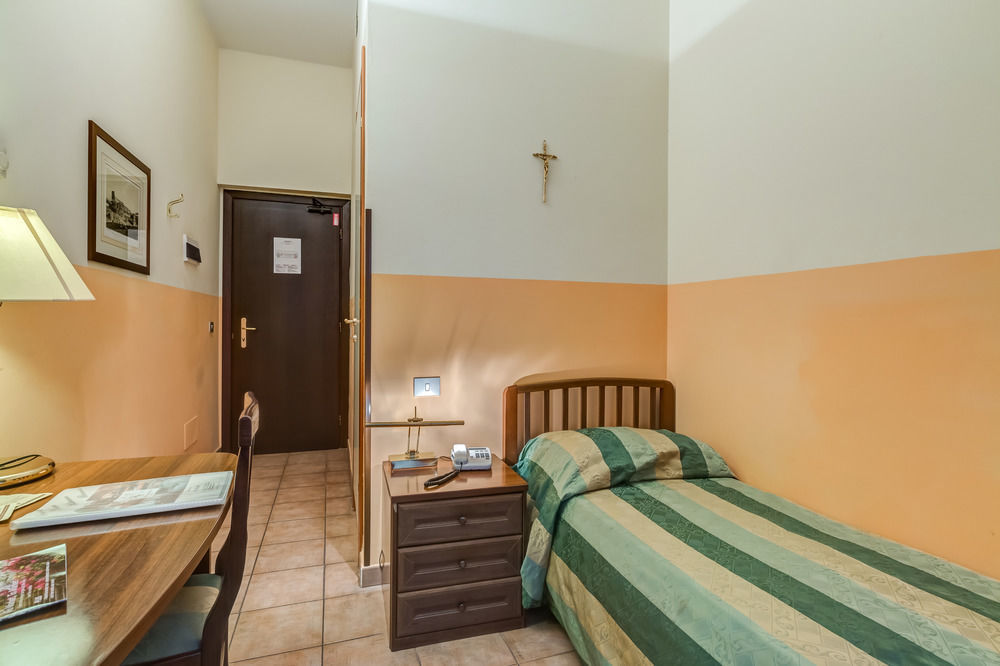 Domus Carmelitana Hotel Roma Ngoại thất bức ảnh