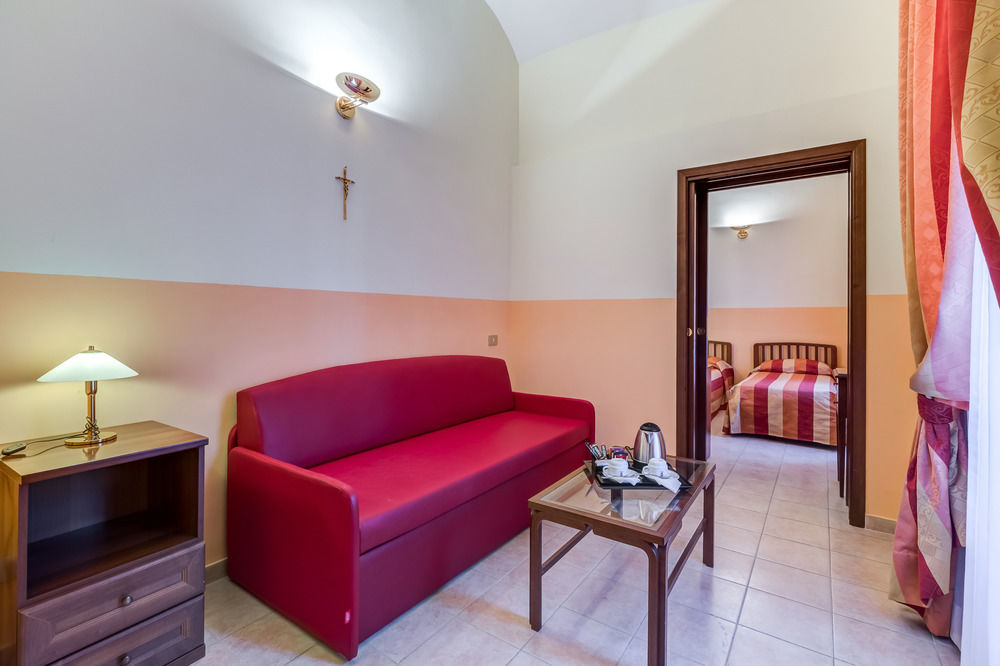 Domus Carmelitana Hotel Roma Ngoại thất bức ảnh